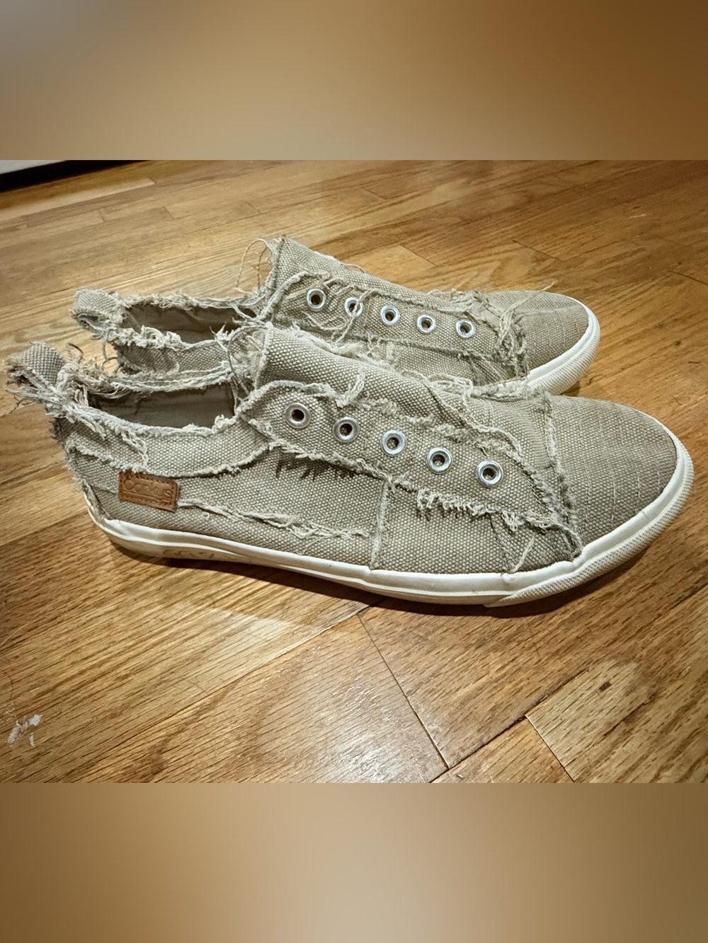 Corkys Babalu Slip-On Sneakers in Light Beige Size 7